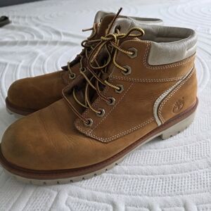 Timberland Men's Brown Leather Boots with Cream Accents